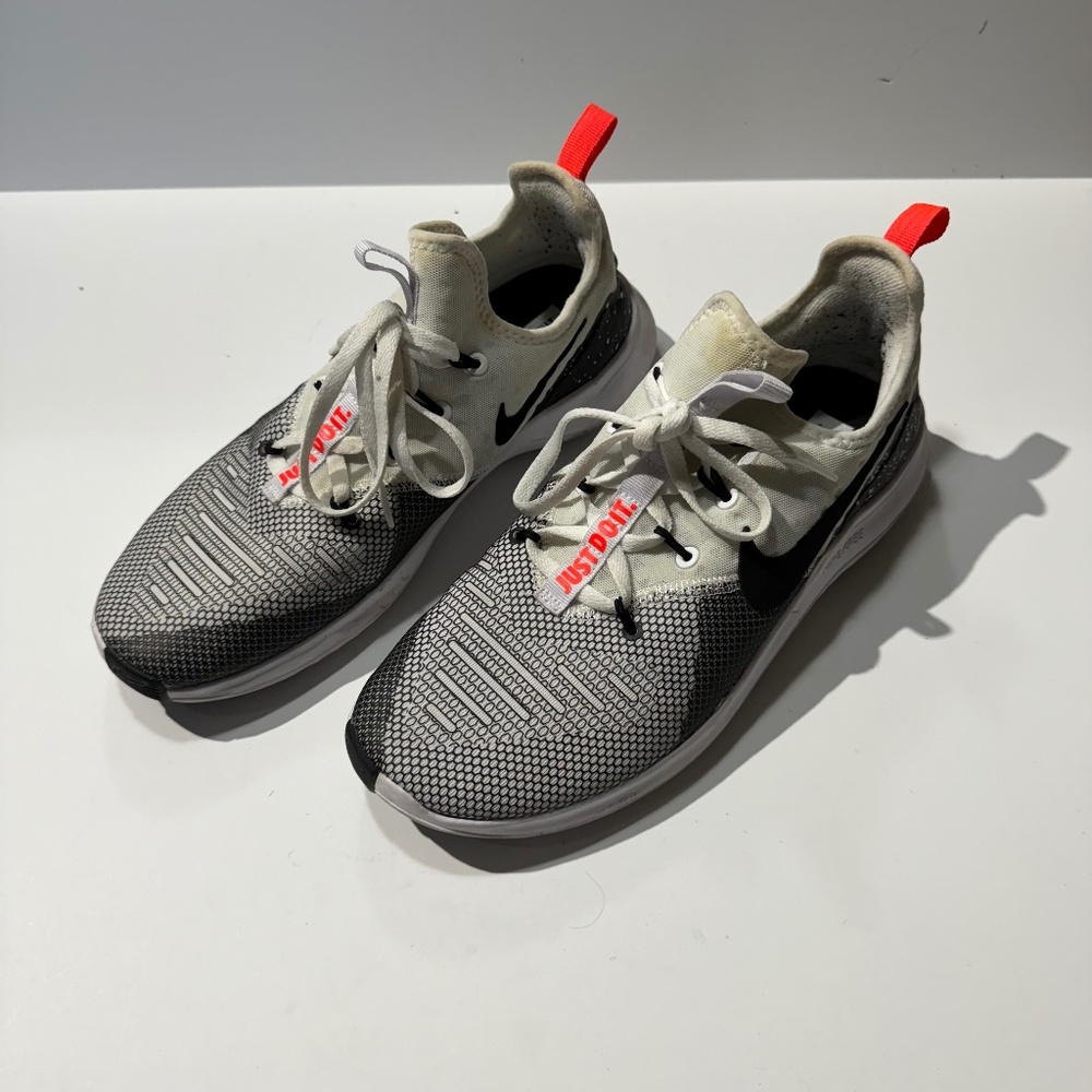 Nike Women's Free Trainer Athletic Shoes White Black Size 10